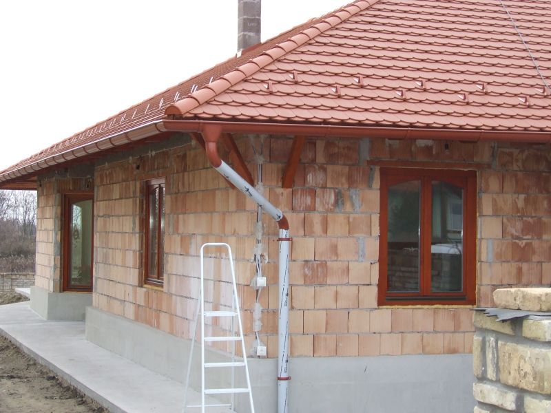 Csaladi Haz Kulso Vakolasa () Csaladi Haz Kulso Vakolasa